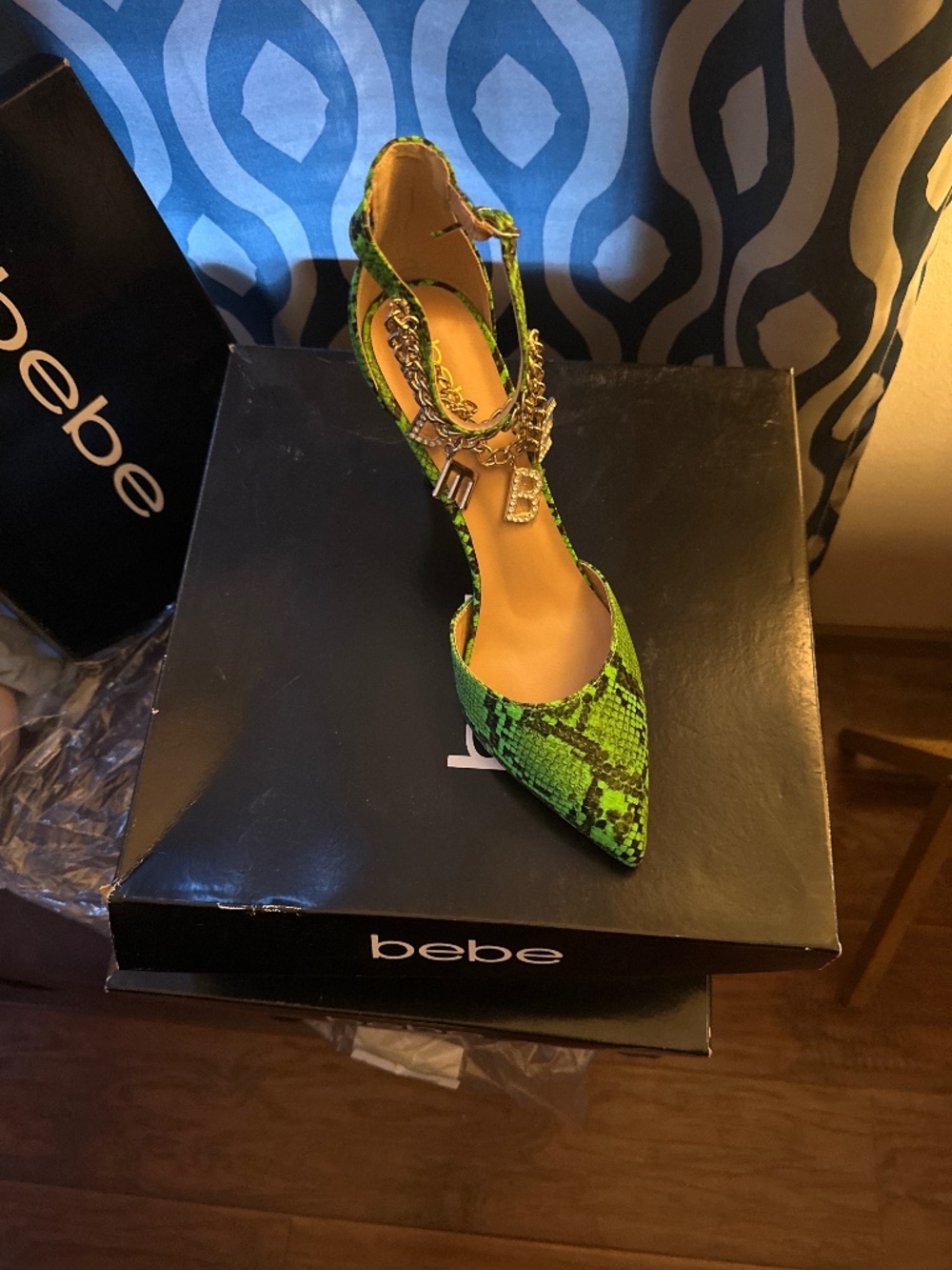 Bebe stiletto